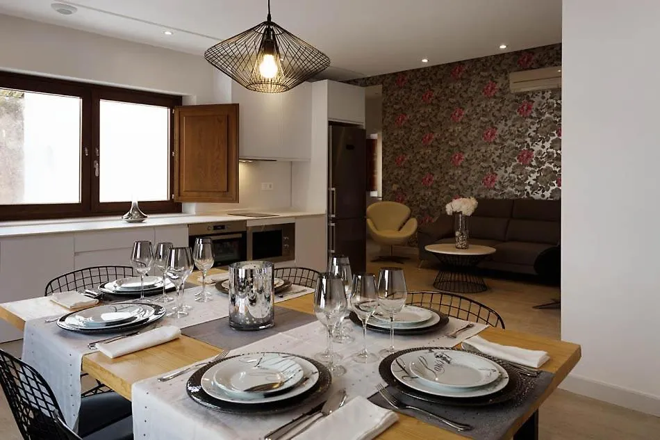 Rentalsevilla Atico La Giralda Apartment