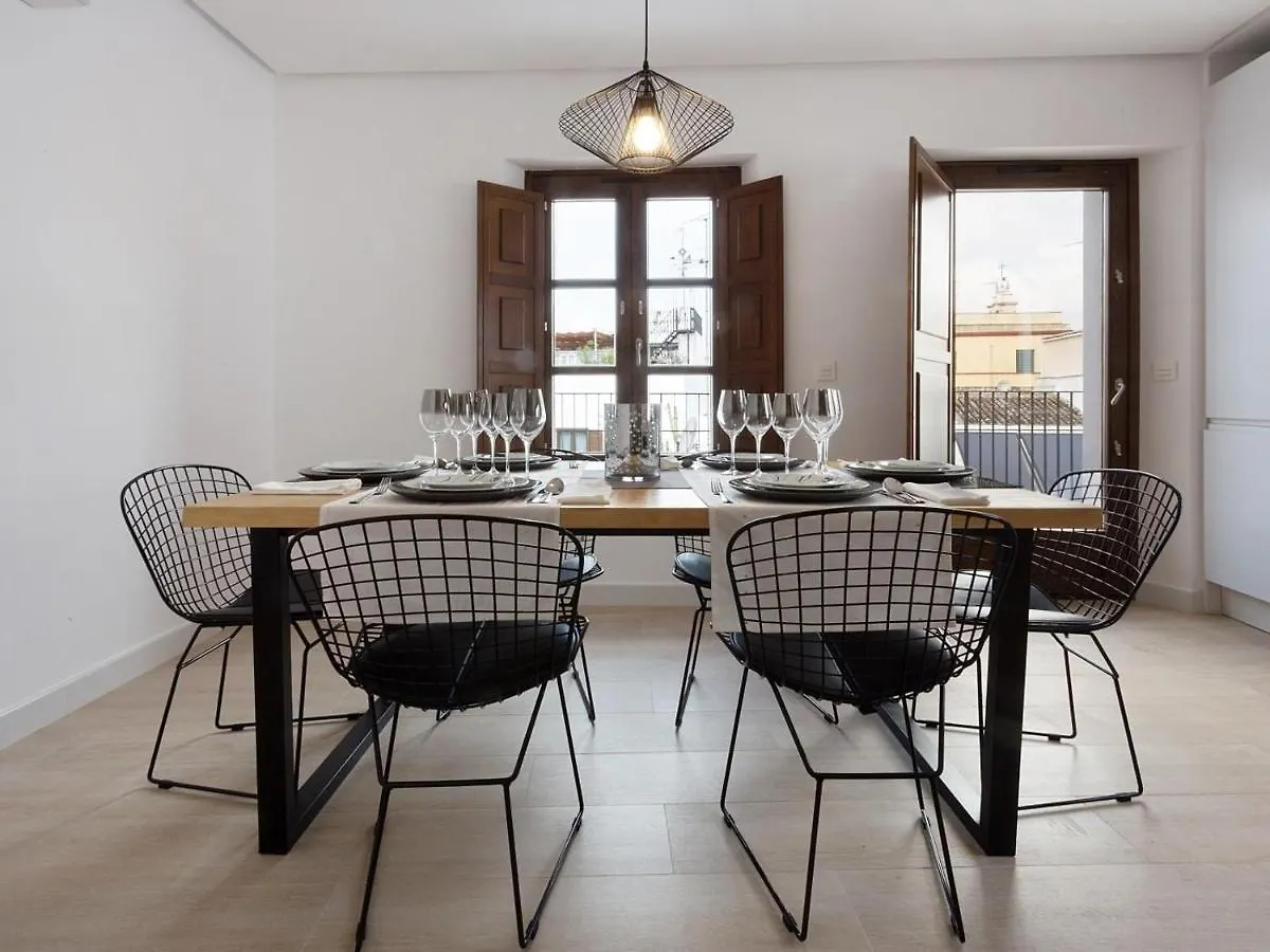 Apartamento RentalSevilla Ático la Giralda